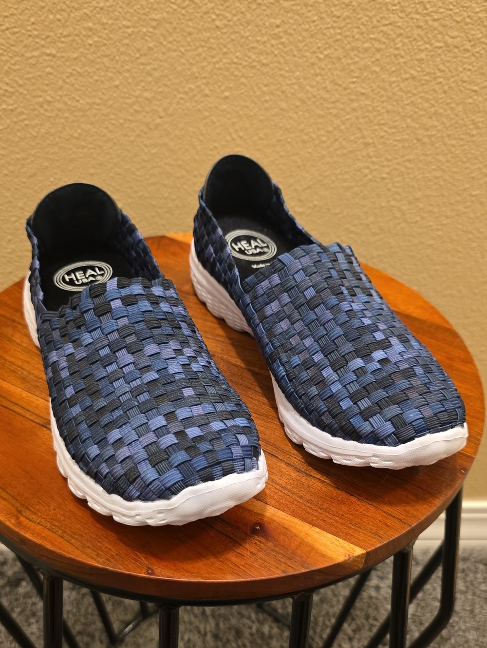 HEAL USA / BLUE WOVEN SLIP ON SHOES / SIZE 8